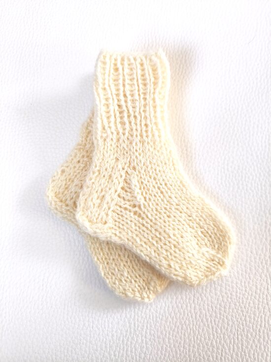 Vilnonės (labai plonos) kojinytės naujagimiui